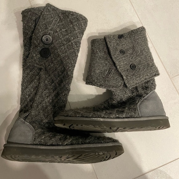 UGG Classic Cardy Button Detailed Knit Boots winter womens 9 - Picture 3 of 7